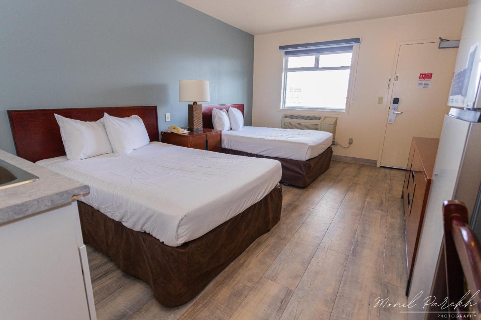 Empire Inn & Suites Penhold Dış mekan fotoğraf