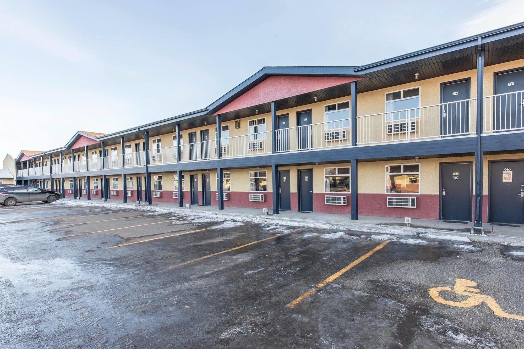 Empire Inn & Suites Penhold Dış mekan fotoğraf