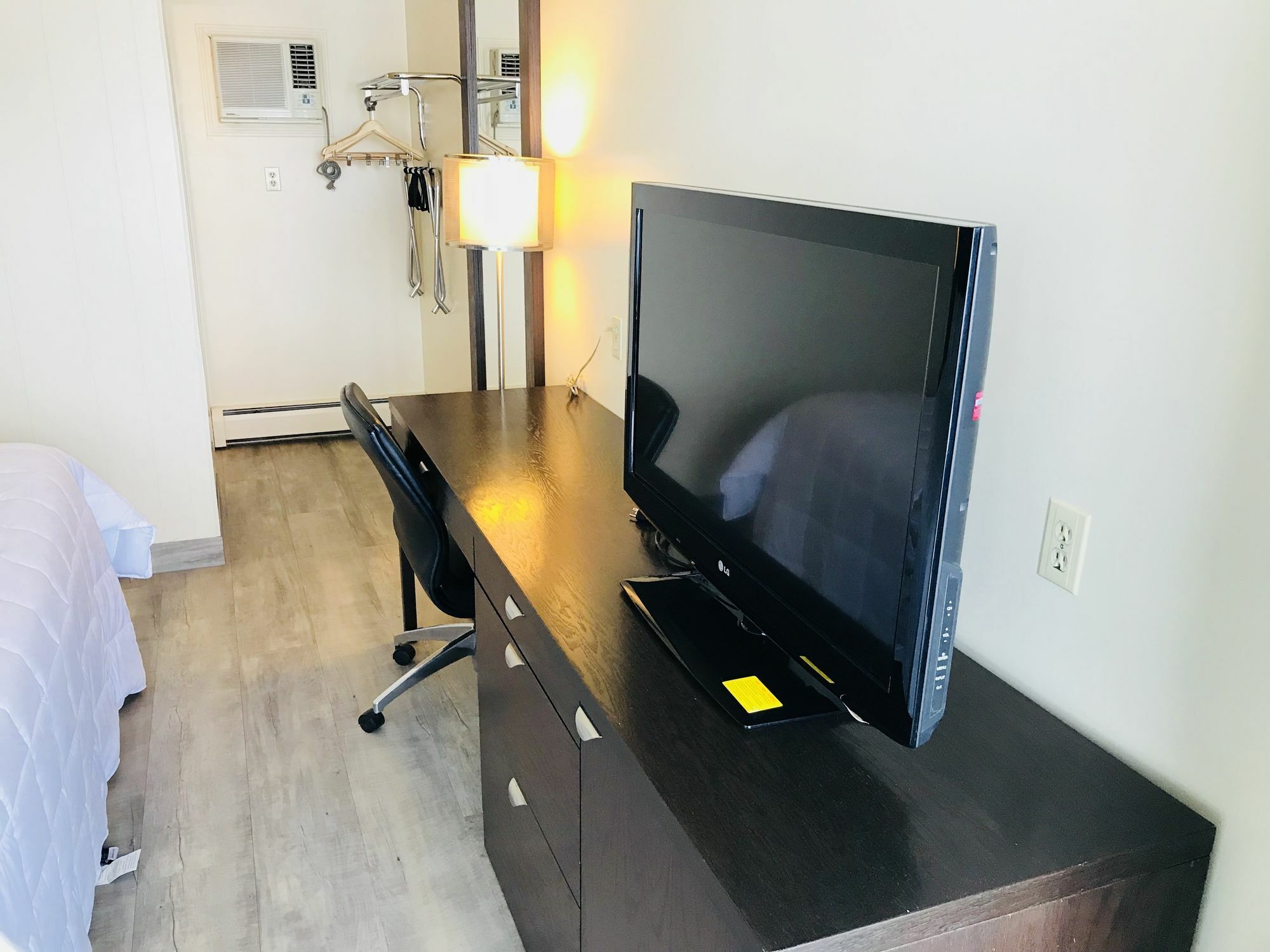 Empire Inn & Suites Penhold Dış mekan fotoğraf