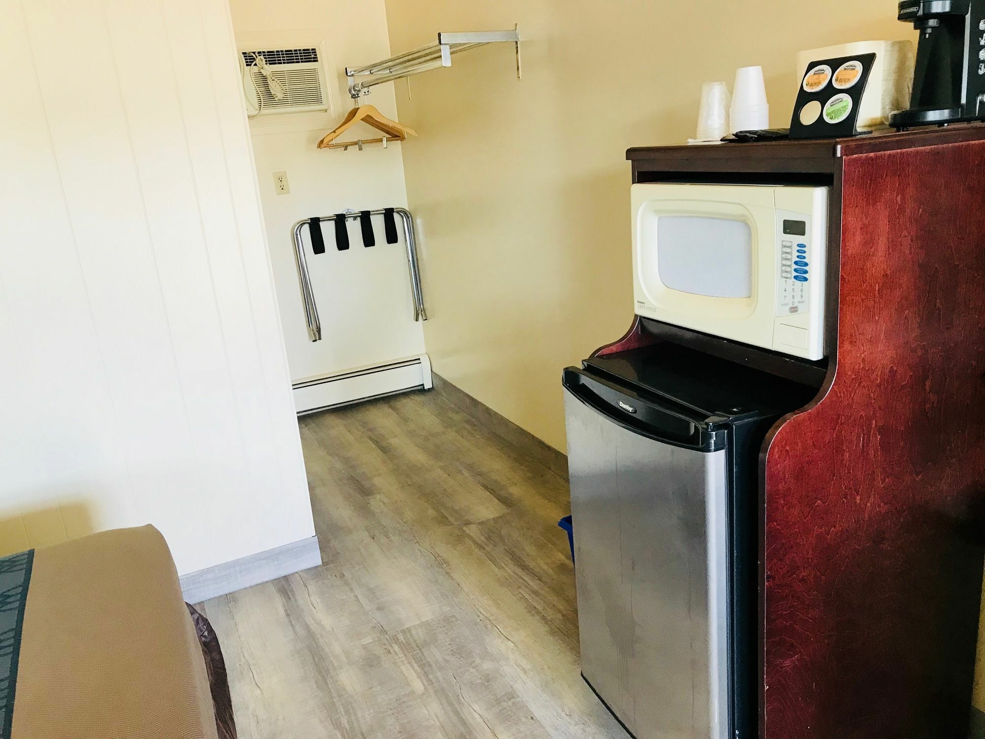 Empire Inn & Suites Penhold Dış mekan fotoğraf