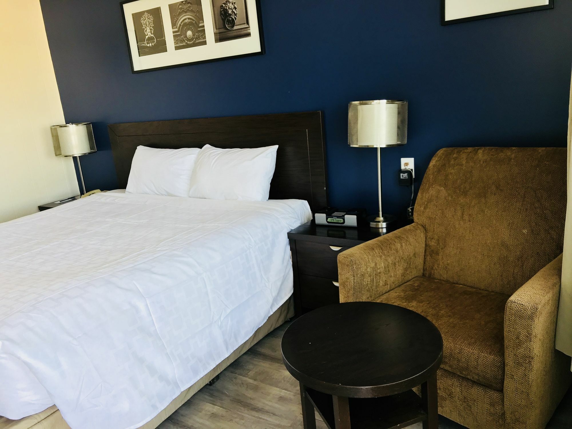 Empire Inn & Suites Penhold Dış mekan fotoğraf