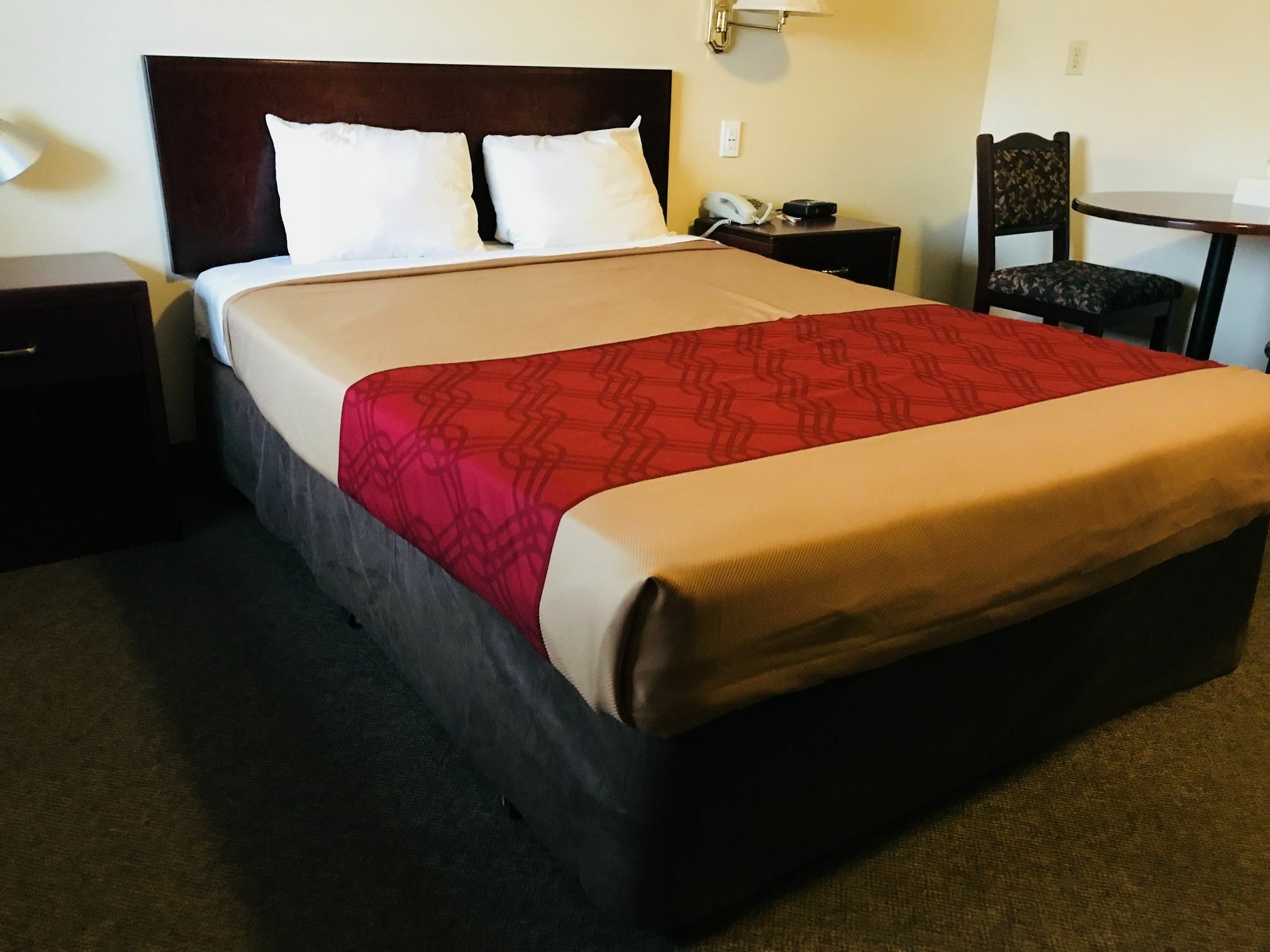 Empire Inn & Suites Penhold Dış mekan fotoğraf